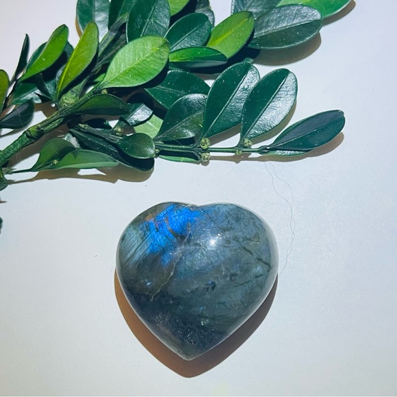 New Handmade Natural Labradorite Flash Blue Green Crystal Heart Carved Stone - Picture 5 of 15